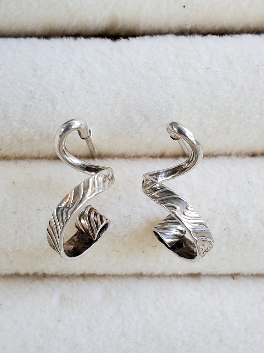 Sterling Silver Twistedor Swirl Earrings - 1.27 g